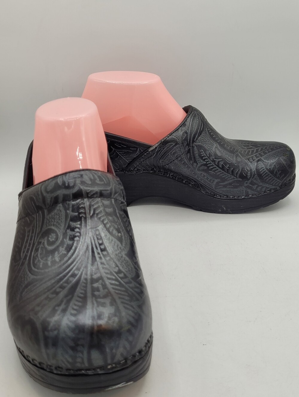 Dansko Tooled Leather Clog Size 39 US Size 8.5 / 9
